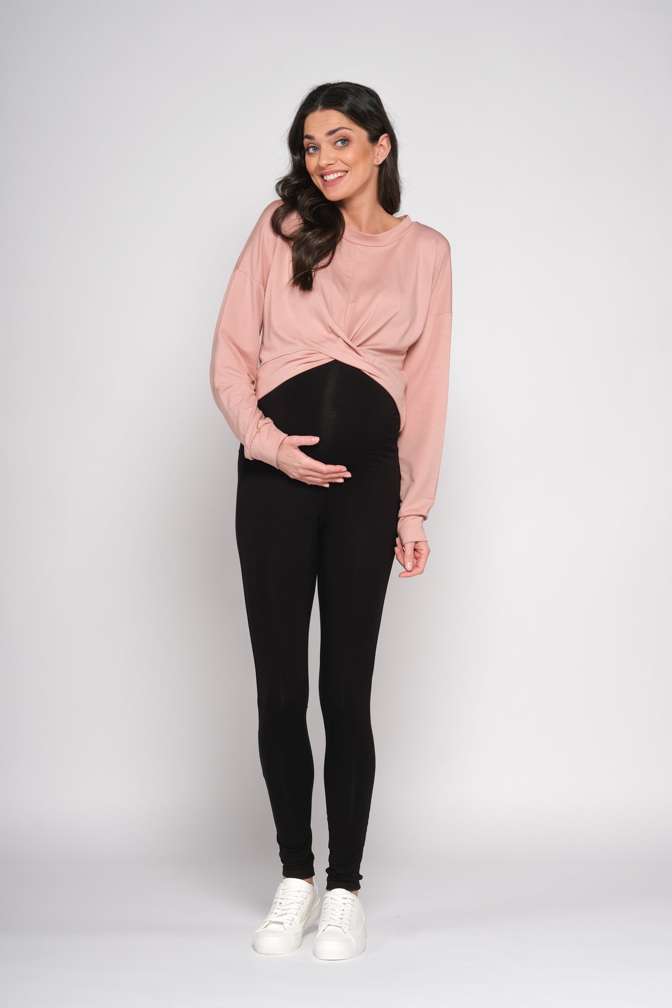 Bequeme schwarze Leggings für die Mutterschaft